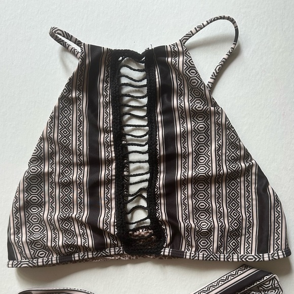 EUC acacia Malibu Top in Polynesia - Picture 2 of 4